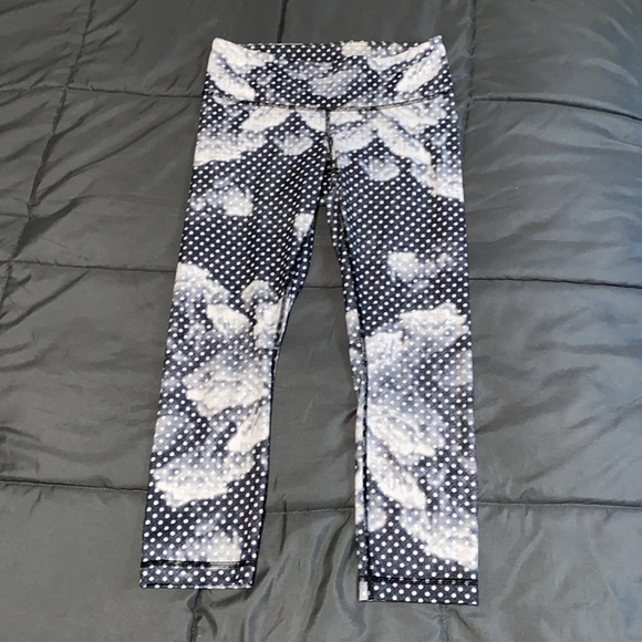 Lululemon Wunder Under Crop II - Picture 4 of 13